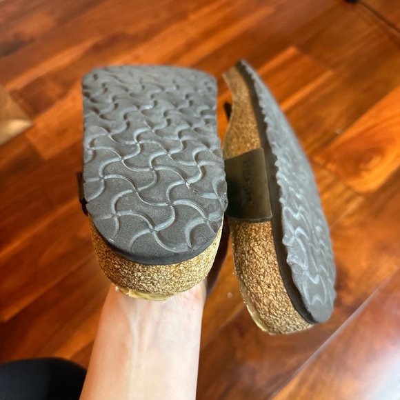 Tan and Black Thong Sandals with Contoured Footbed - Picture 14 of 16